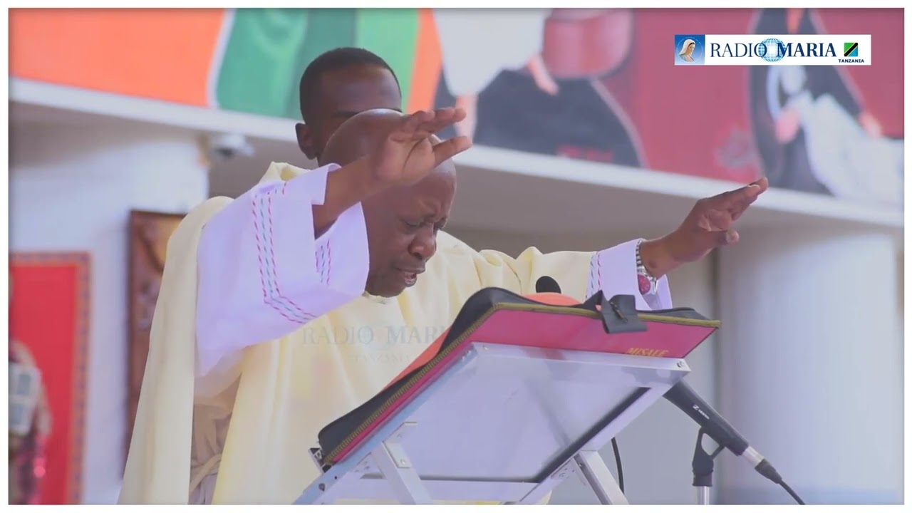 HIVI NDIVYO PADRE PAUL CHIWANGU ALIVYOTOA BARAKA WAKATI WA JUBILEI YAKE.
