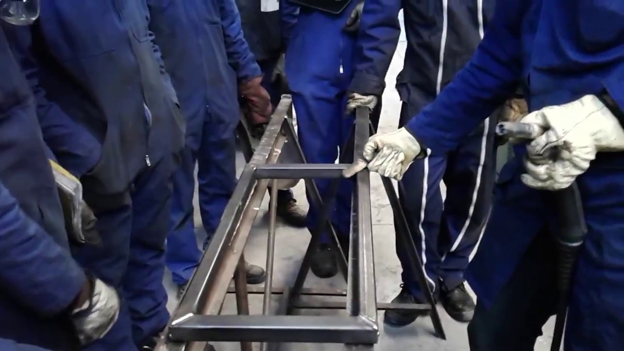 Methode d'équerrage d'un cadre metallique