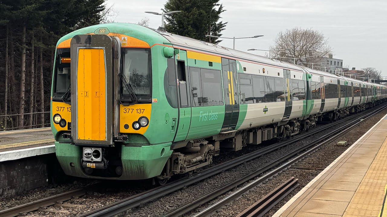 *Christmas Countdown Special Day 19* - Trains at Balham, BML, 17/12/25 