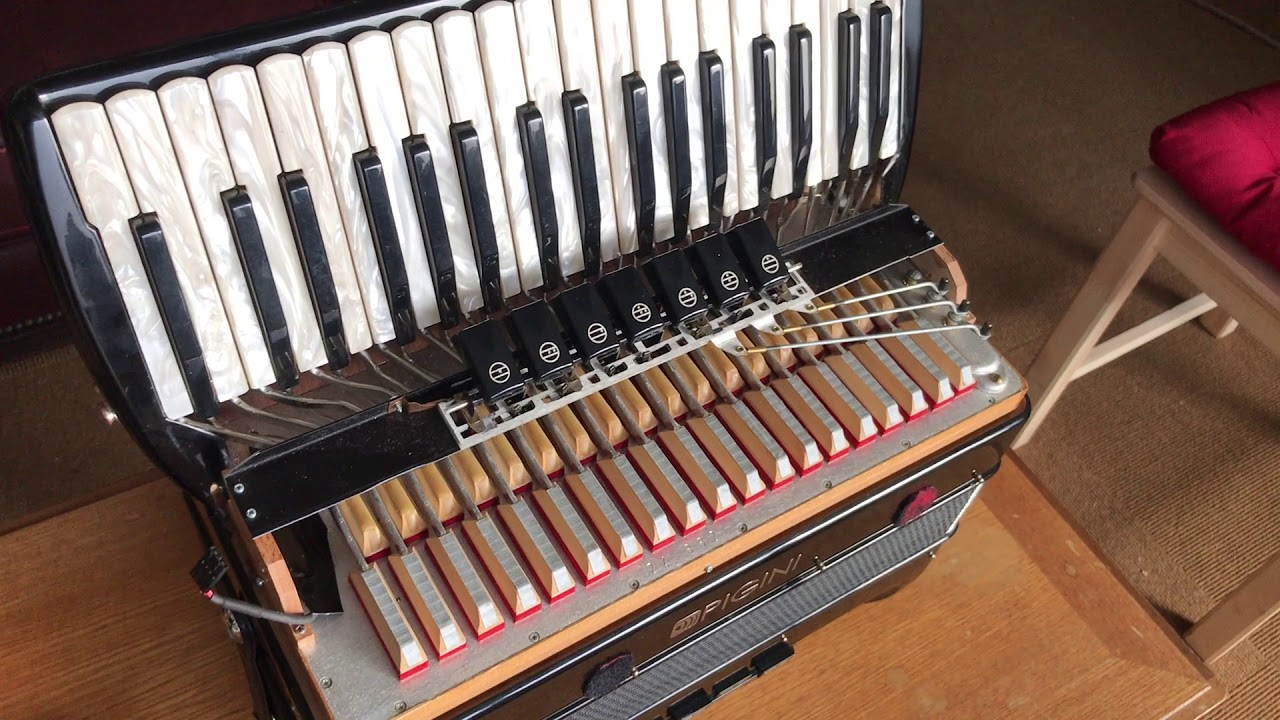 Using Harmonik Microphones to amplify your accordion