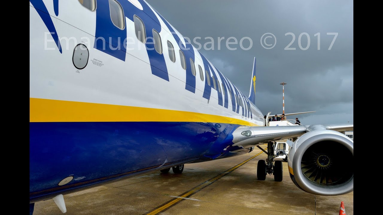 TRIP REPORT | RYANAIR| BOEING B737-800| Rome/Fiumicino  to Barcelona El Prat | New Sky Interior