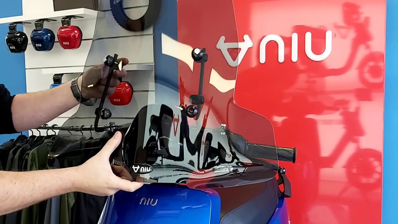 Montage instructie NIU M+ MQI windscherm.