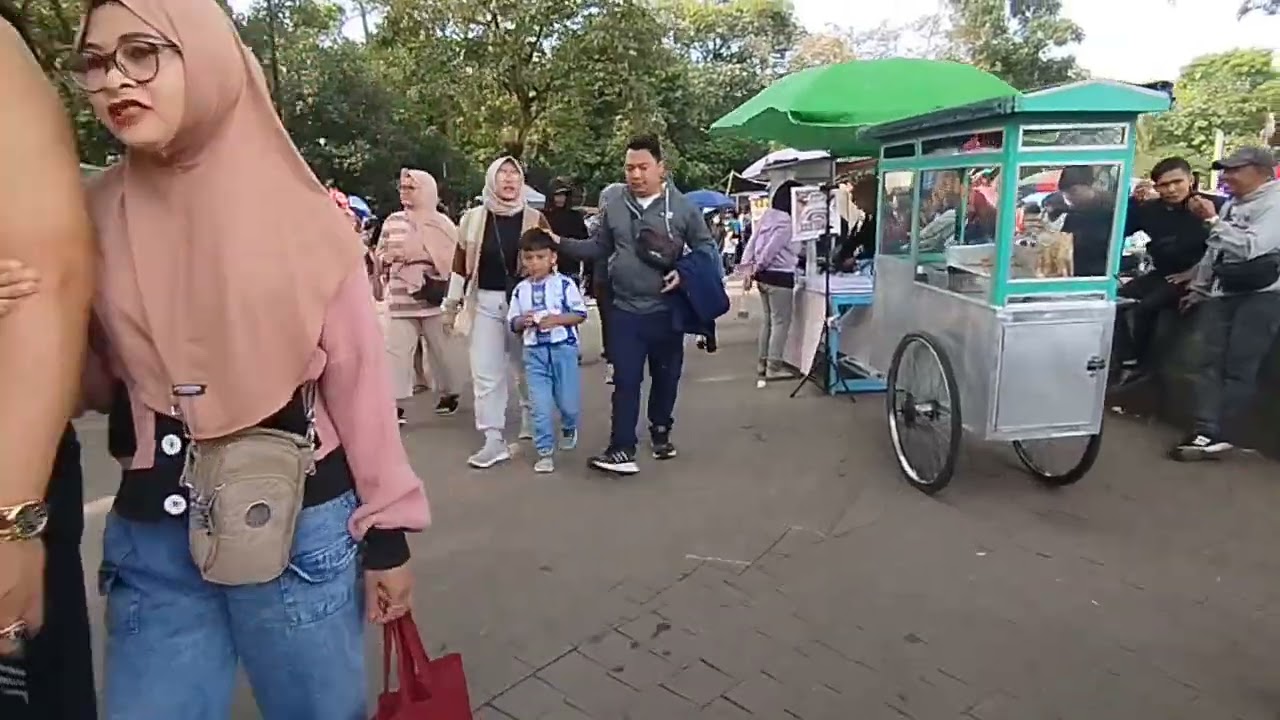 Gejolak tegalega.....ini adalah tegalega bandung ,yang merupakan tempat kuliner,yok saksikan