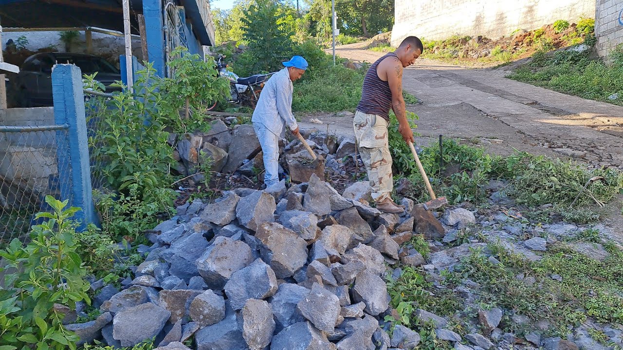 El trabajo más peligroso de Guatemala!!(quebrar piedra)reventar con explosivos)