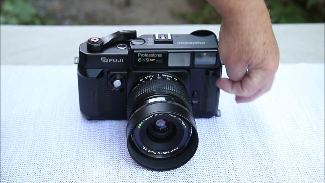 A detailed look at the features and specs of the Fuji GSW690.