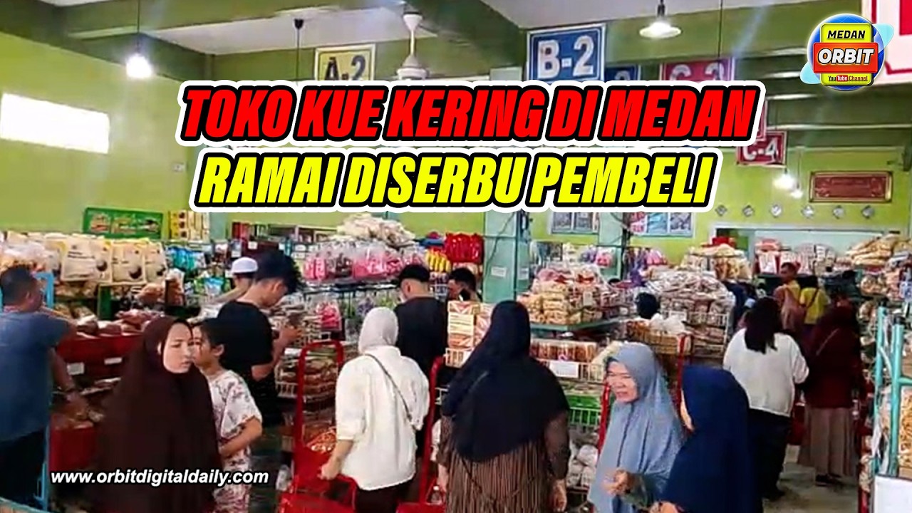 JELANG LEBARAN, TOKO KUE KERING DI MEDAN RAMAI DISERBU PEMBELI