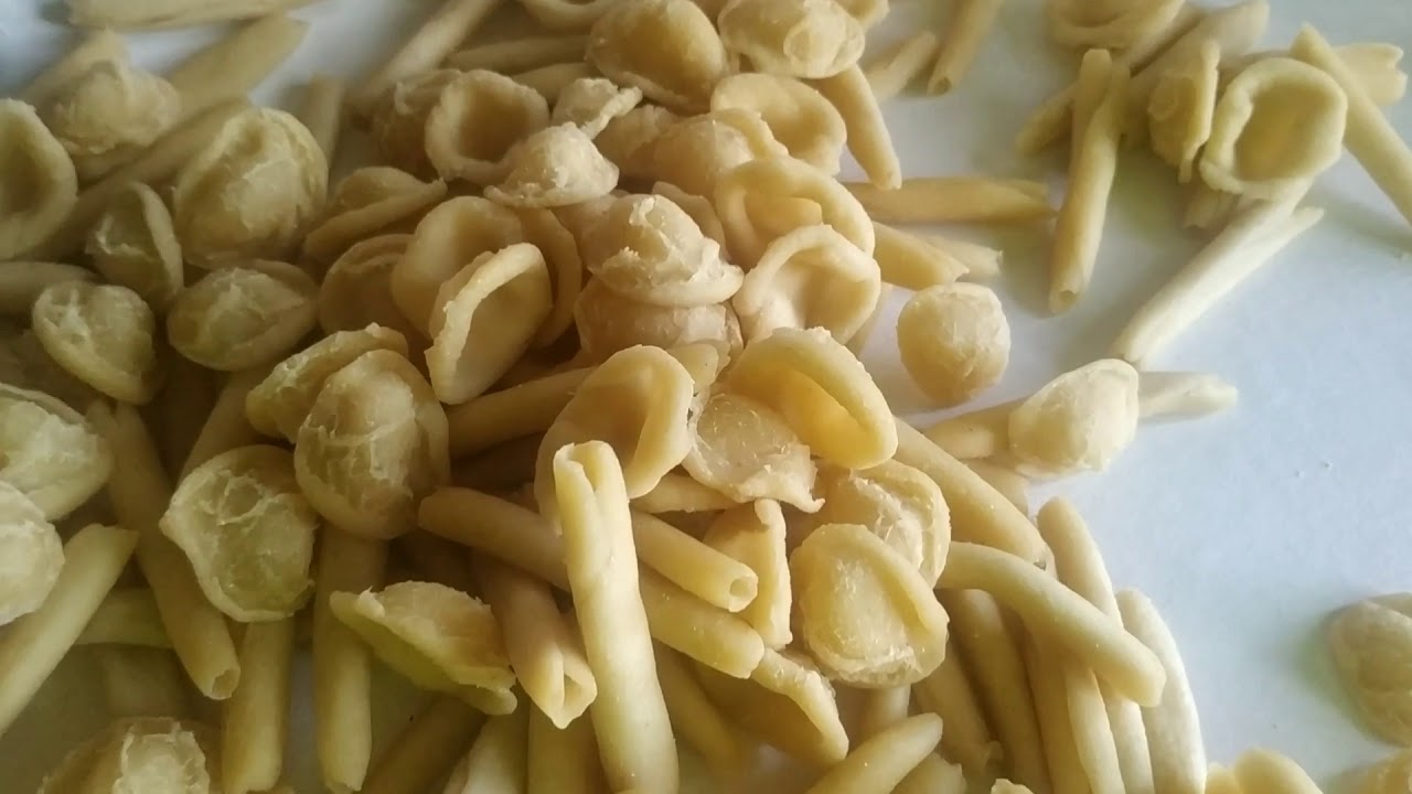 orecchiette e maccarruni al sugo e ricotta forte 😜