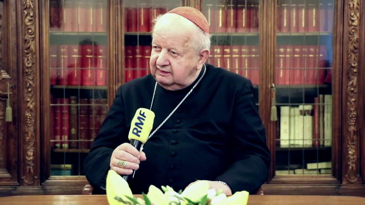Kard. Dziwisz o nagrodach dla polityków: Radziłbym zastanowić się głęboko, czy to jest moralne