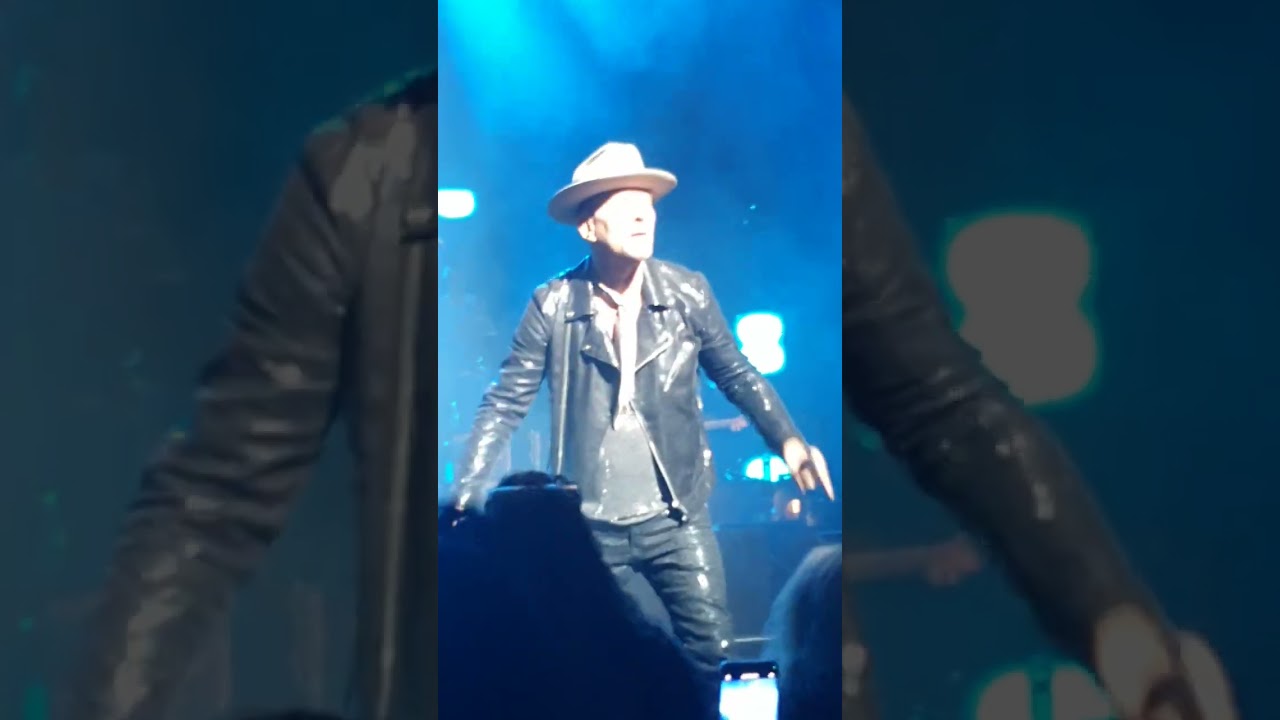 Matt Goss at the London Palladium singing the Bros hit 