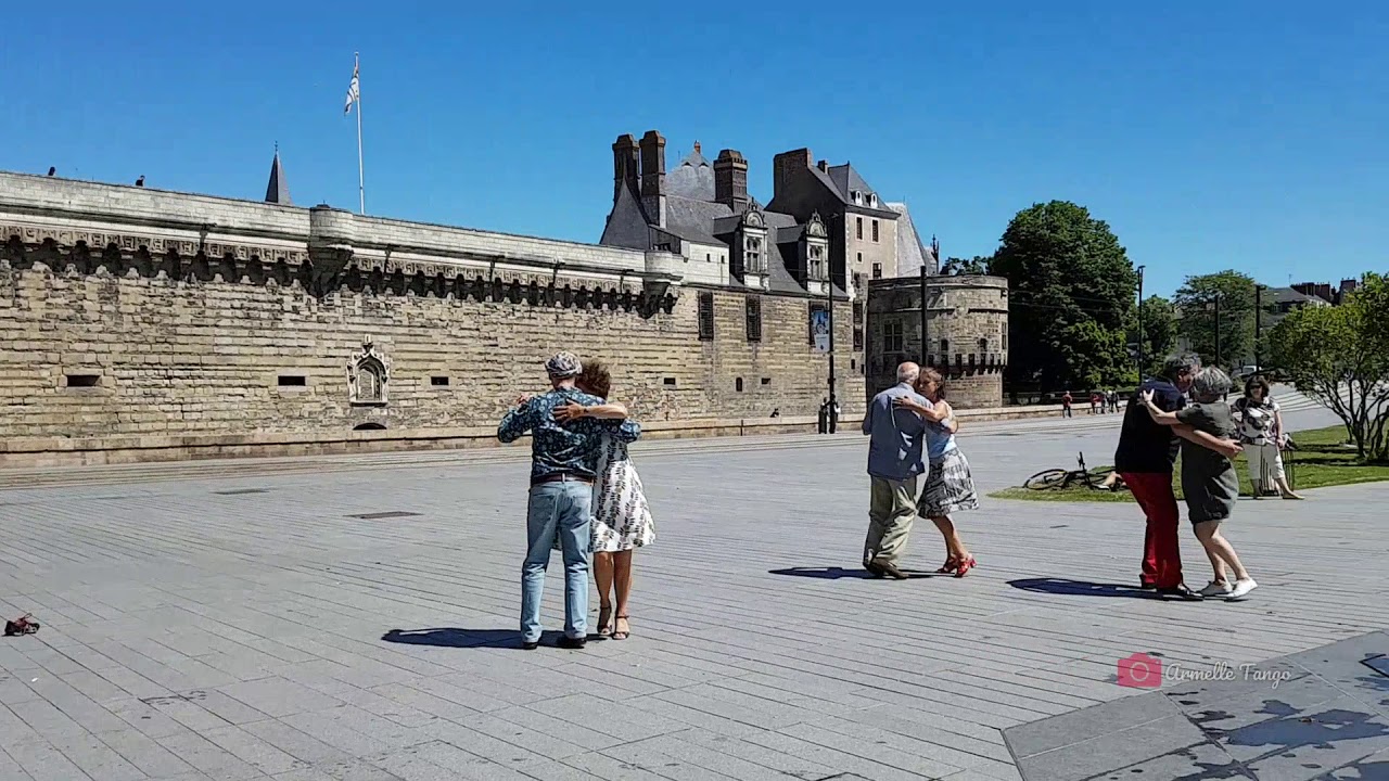Tango - Flash Mob @ Nantes - Au miroir d'eau & Château Anne De Bretagne
 DJ Christèle Marin