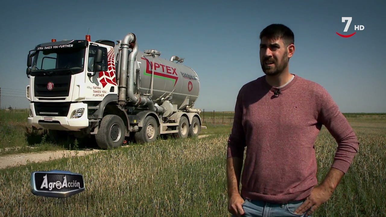 Agro en acción (219).- Camión Phoenix Euro 6 de Tatra y Binadora de Talleres Fuertes