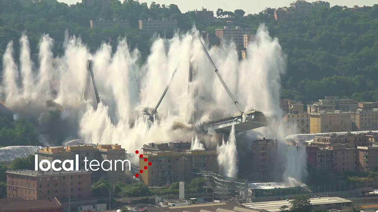 Genova, Ponte Morandi: la demolizione al rallentatore, vista da 2 prospettive