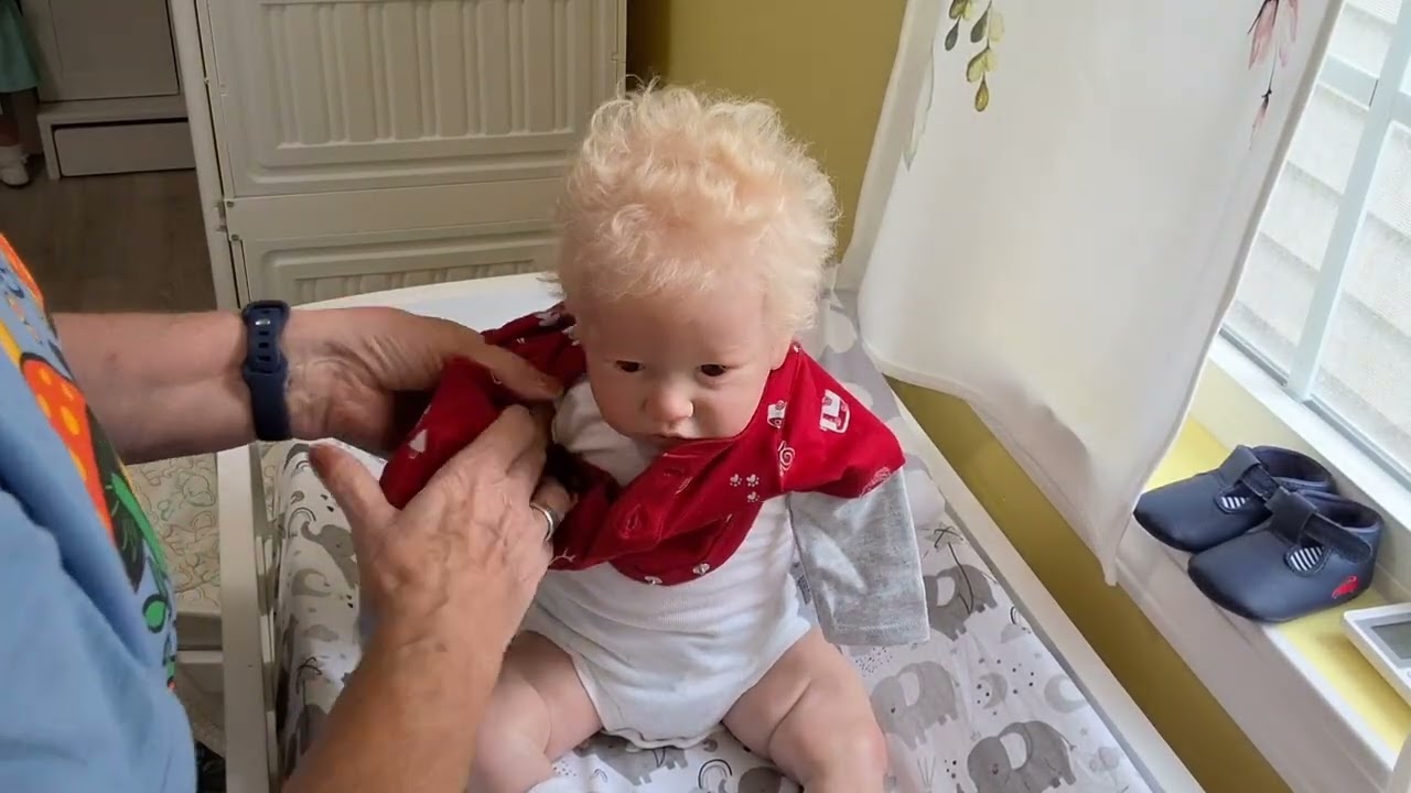 Kai Cheers Up His Brother @Suzanne'sBabies