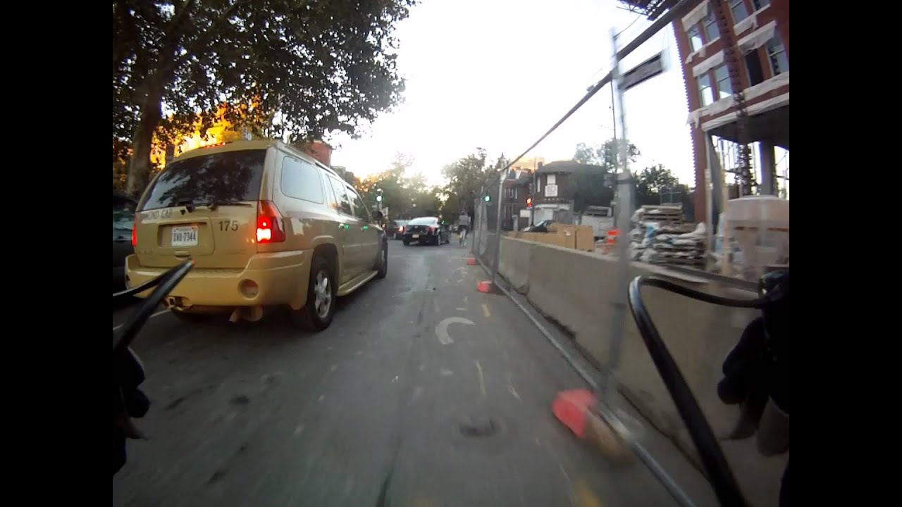 Cyclist Avoids Right Hook from Clueless Motorist