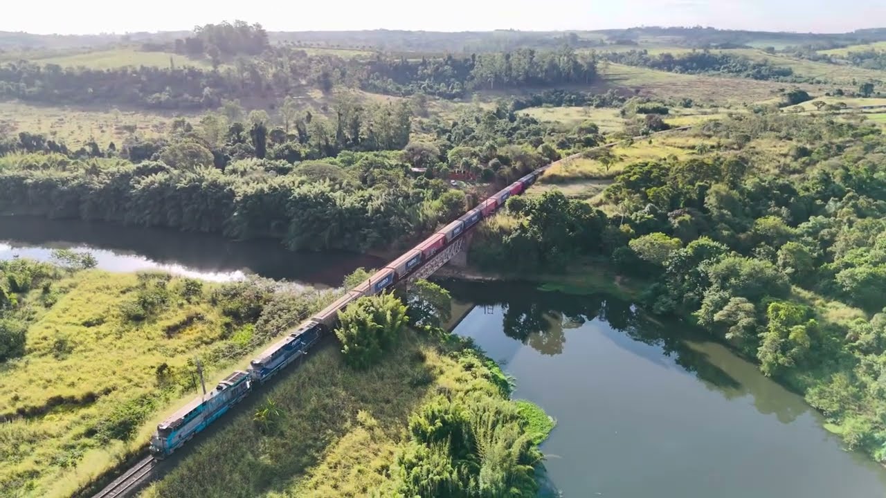 Flagra de trem sobre ponte hist&oacute;rica em Americana-SP | Drone mostra tudo de cima!