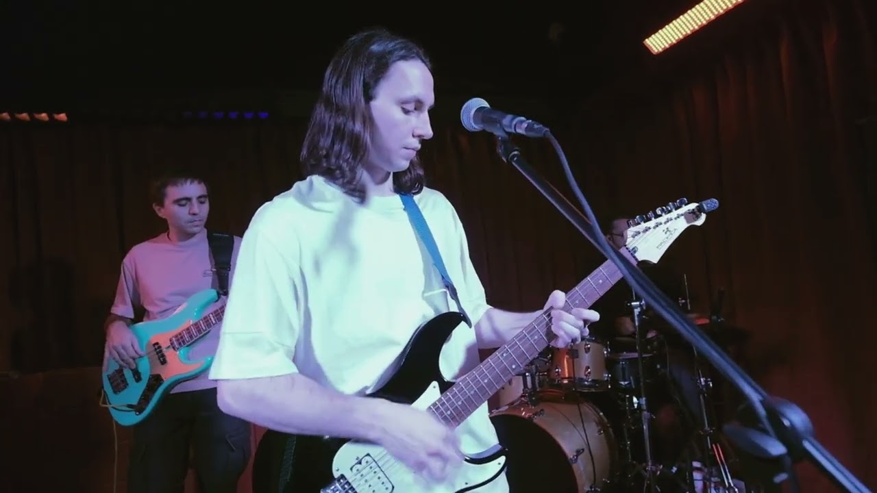 Hidden Island – Waves (live)