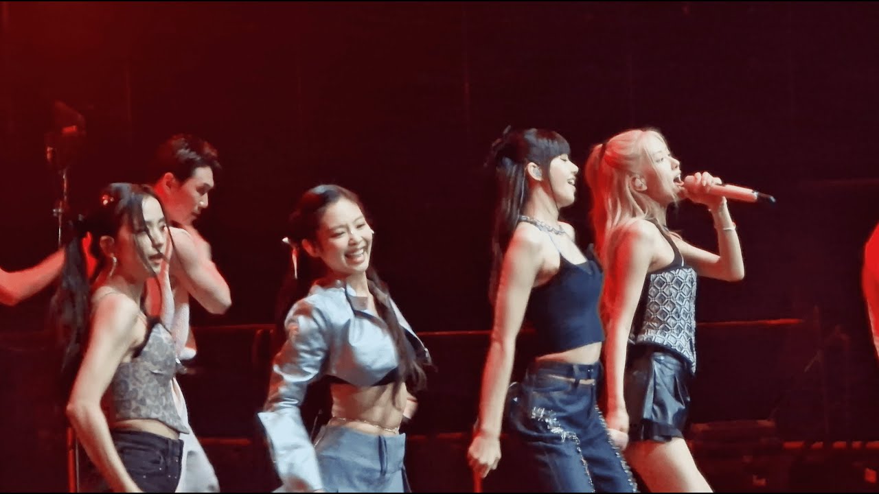 Blackpink '뚜두뚜두 (DDU-DU DDU-DU)' 4K || Born Pink tour in Paris 11.12.22
