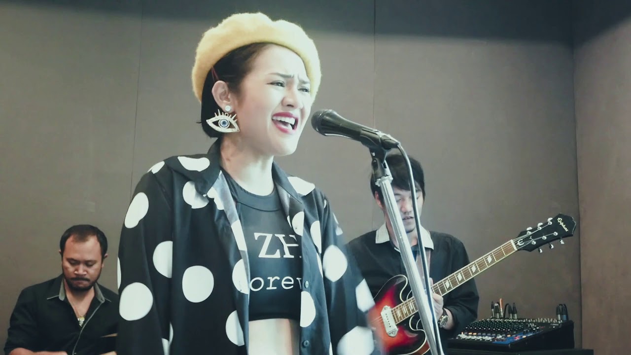 Set Fire To The Rain | La Moon Band Project