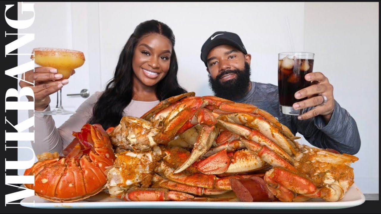 SPICY DUNGENESS CRAB LEGS & LOBSTER | SEAFOOD BOIL MUKBANG