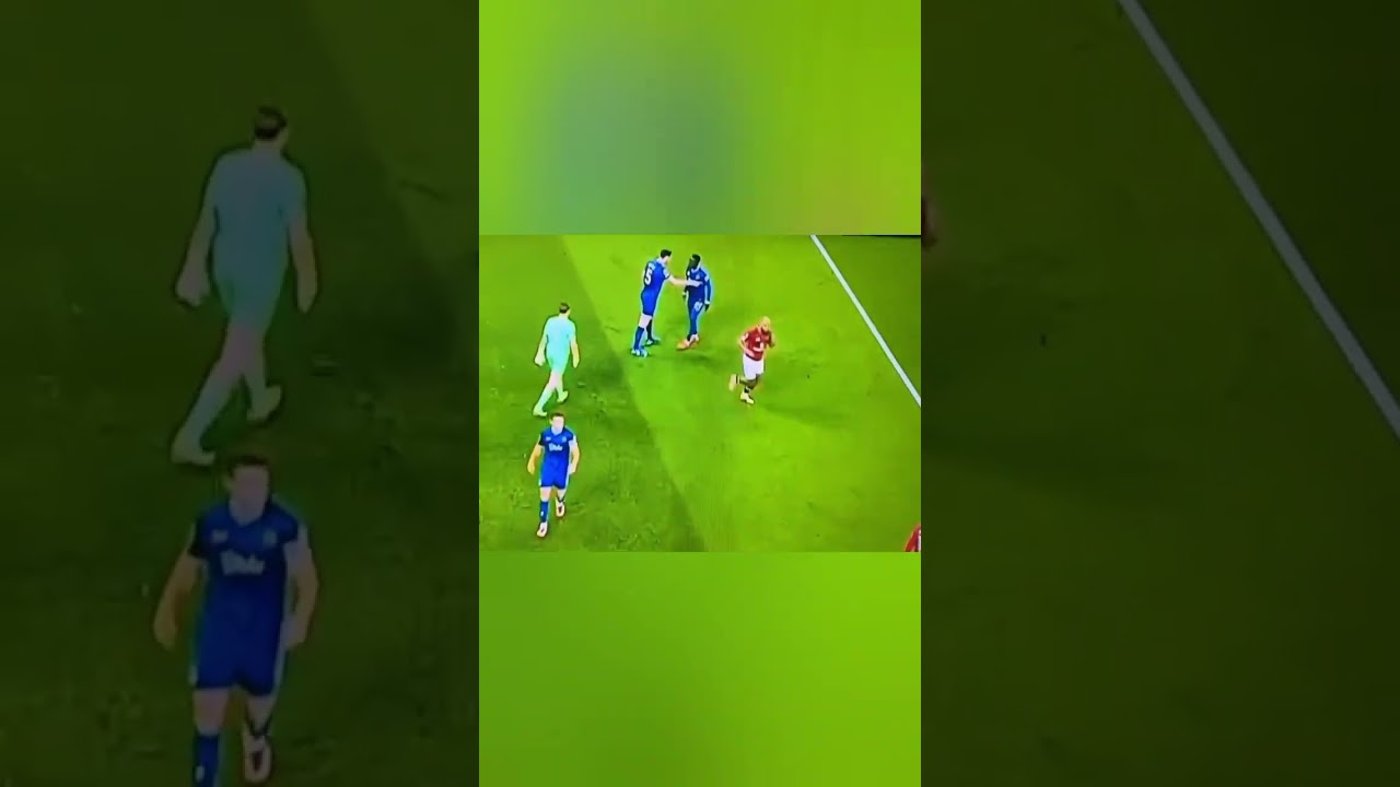 Referee sent off Gueye after he slapped  his teammate Keane #viral #shorts