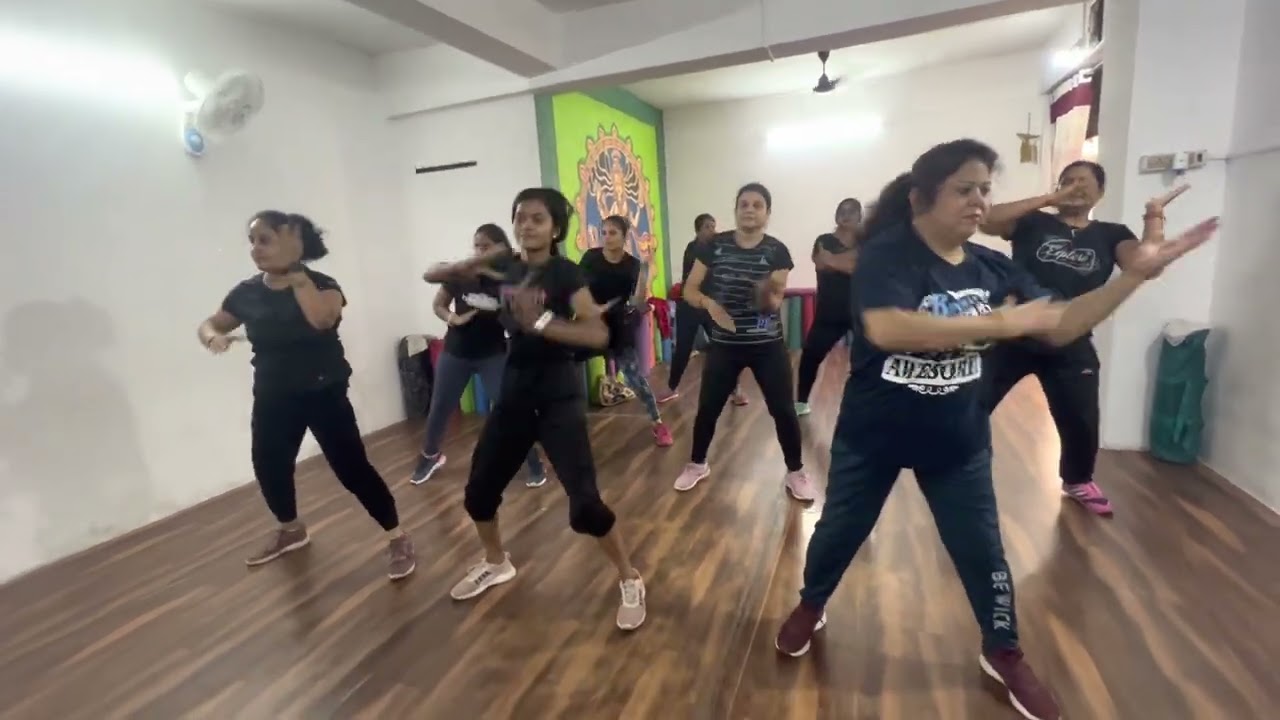 Bollywood Zumba ll Kali kali Aankhe ll Choreography by Zin Anjali & Nisha ll