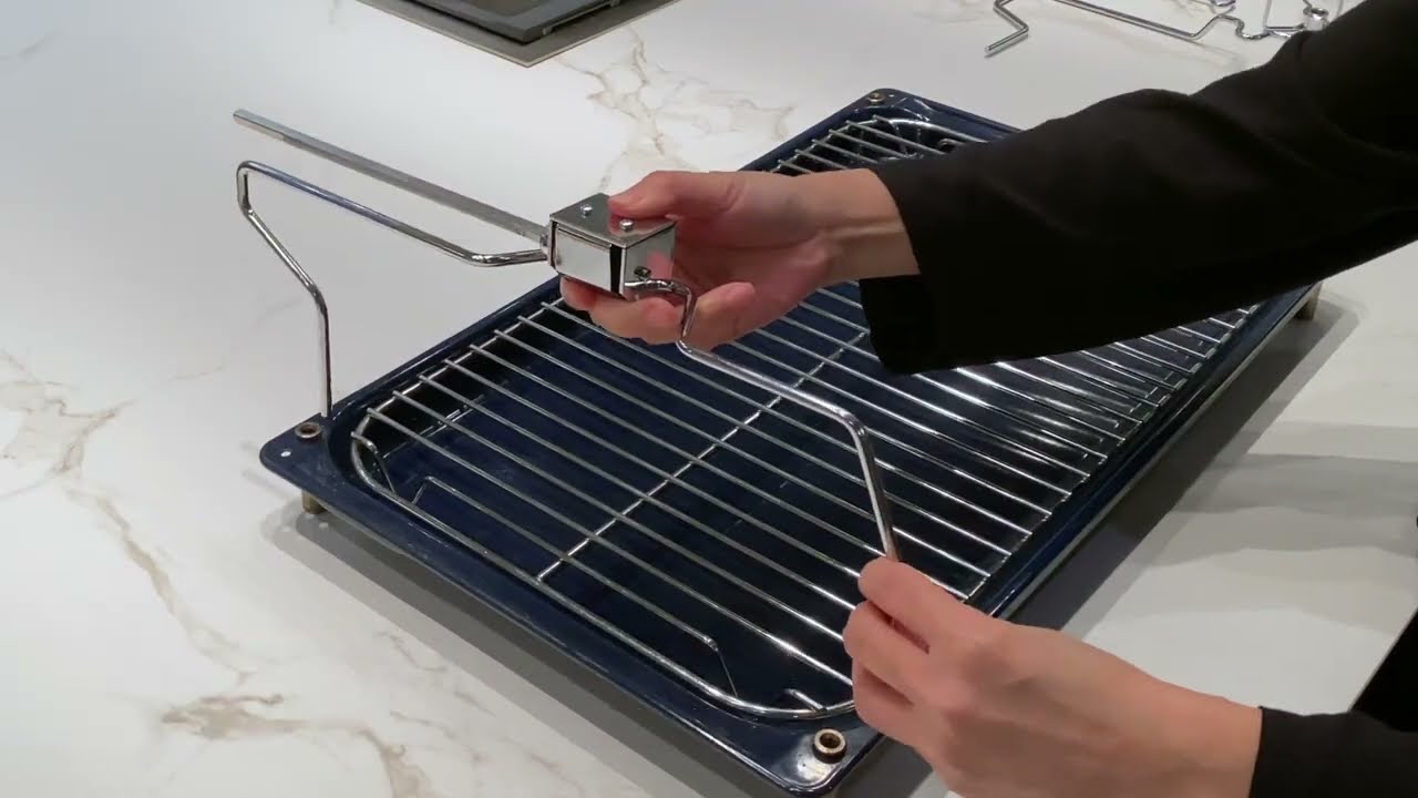 Gaggenau EB333 90cm oven: Rotary Spit Operation