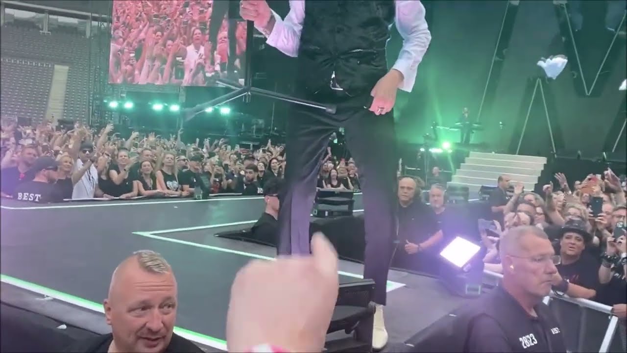 Depeche Mode - Everything Counts (live in Berlin, Olympiastadion, 09.07.23, HD)