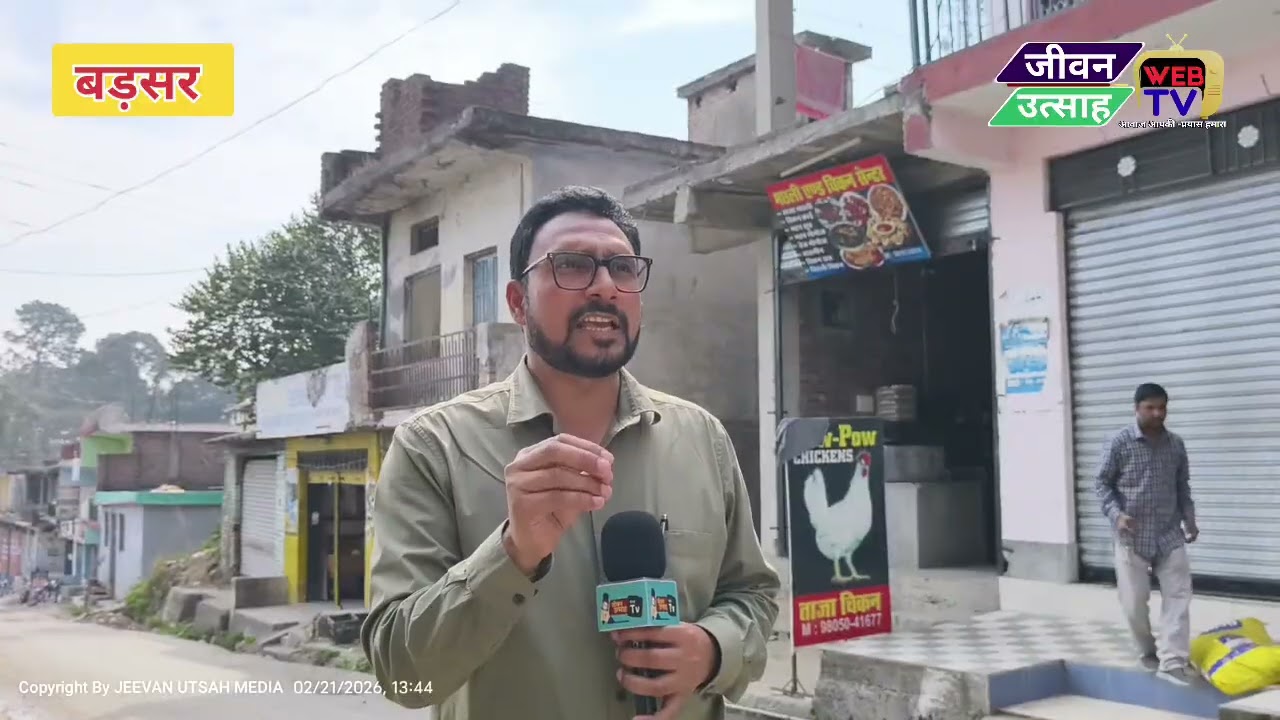 PWD बड़सर की लापरवाही? 5 साल में ही दम तोड़ गई सड़क, नालियों का पानी बना मुसीबत।