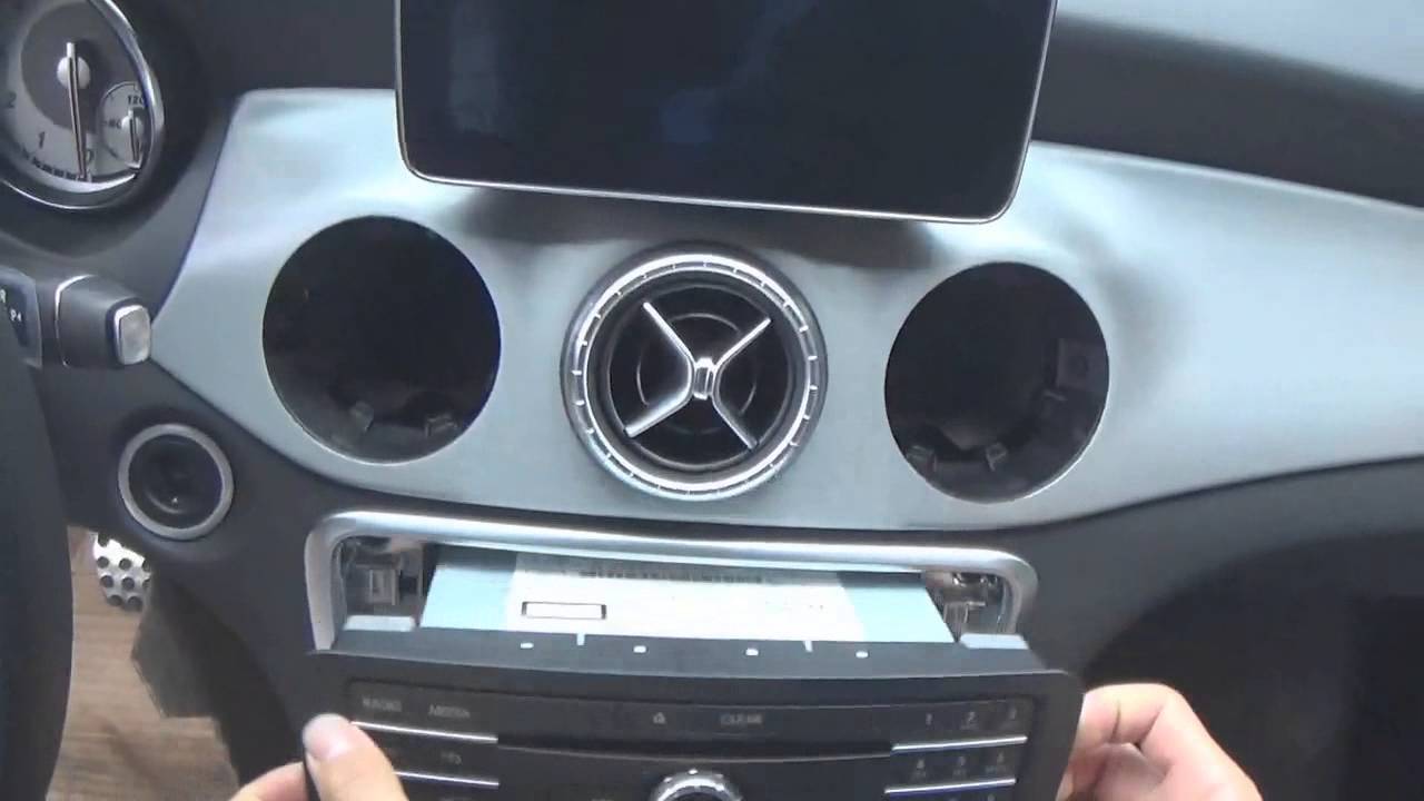 How to disassemble headunit of Mercedes Benz CLA 2015 (Radio Removal) / 벤츠 CLA 오디오 탈거방법