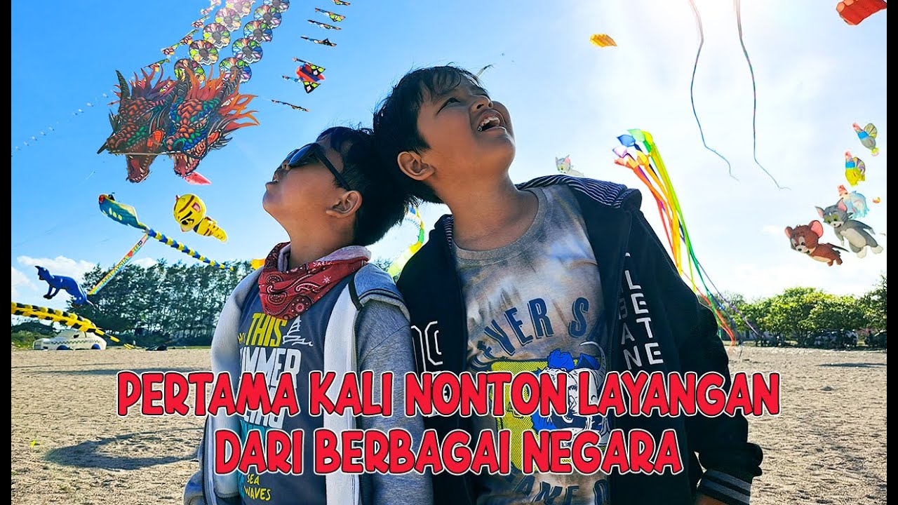 LANGIT BERTABURAN LAYANGAN 3D KARENA ADA FESTIVAL LAYANGAN INTERNASIONAL