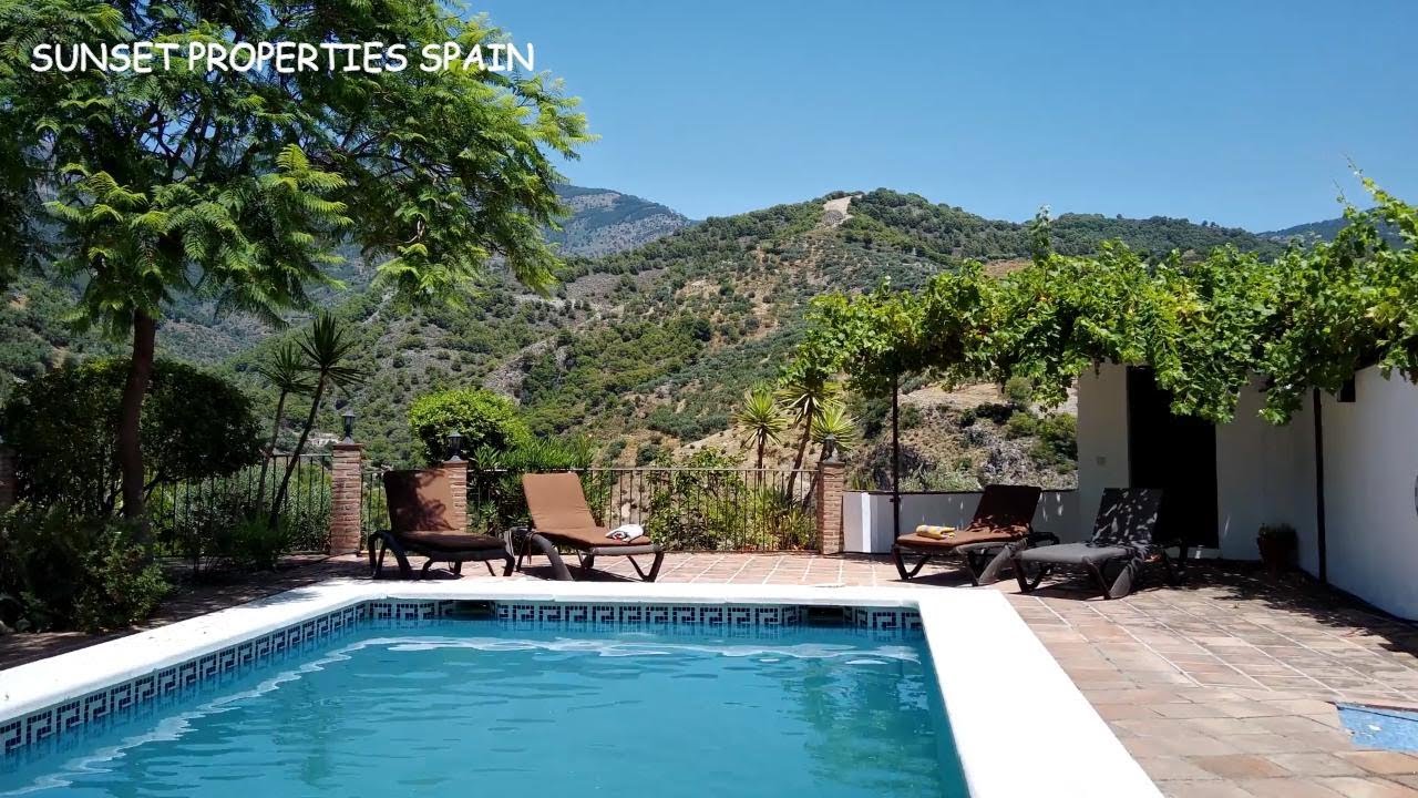 **RESERVED** Renovated villa - 3 beds, 2 baths - pool & stunning views - Canillas de Albaida, Malaga