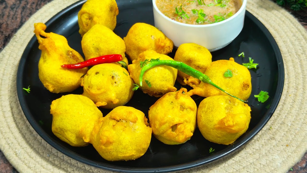 ऊपर से कुरकुरे अंदर से नरम आलू वड़ा बनाने की सबसे आसान रेसिपी एक सिंपल से ट्रिक के साथ |Aloo Vada ||