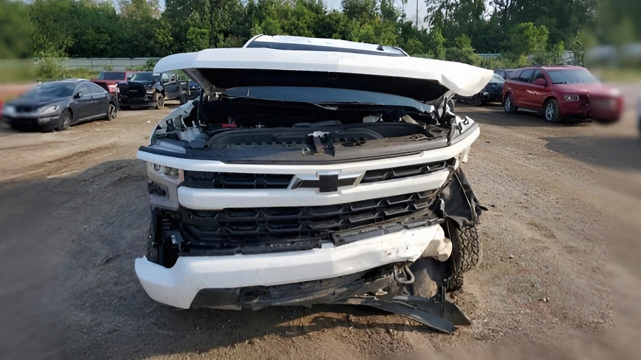 Chevrolet Repair for $3,000 / Restoration of a Pickup truck after an accident