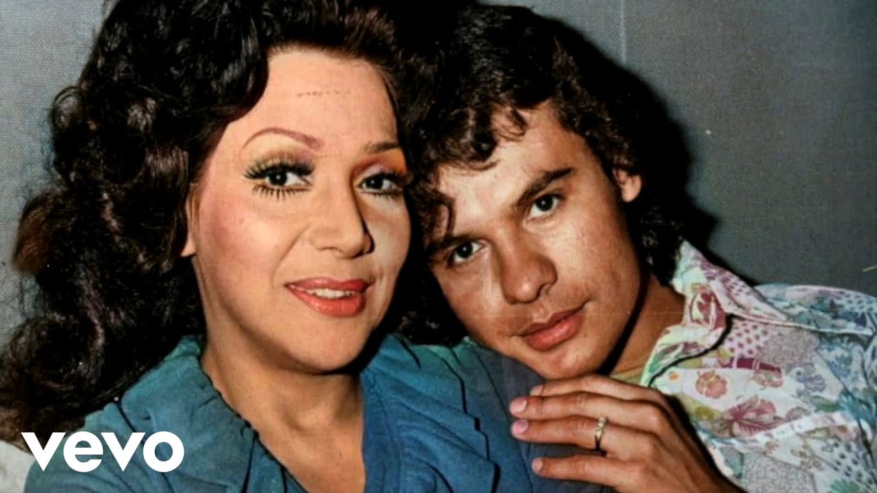 Juan Gabriel, Maria Victoria - 17 Años (Serie: La Criada Bien Criada, 1975)