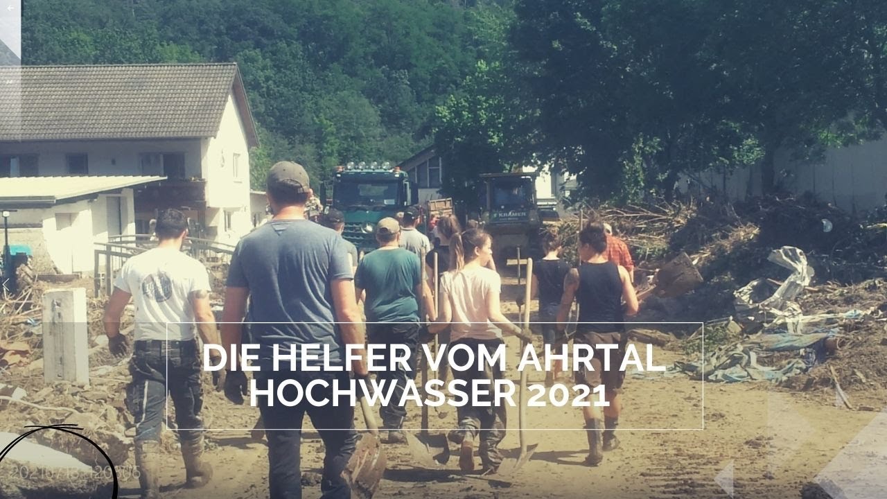 Freiwillige Helfer im Ahrtal nach der Hochwasserkatastrophe 2021