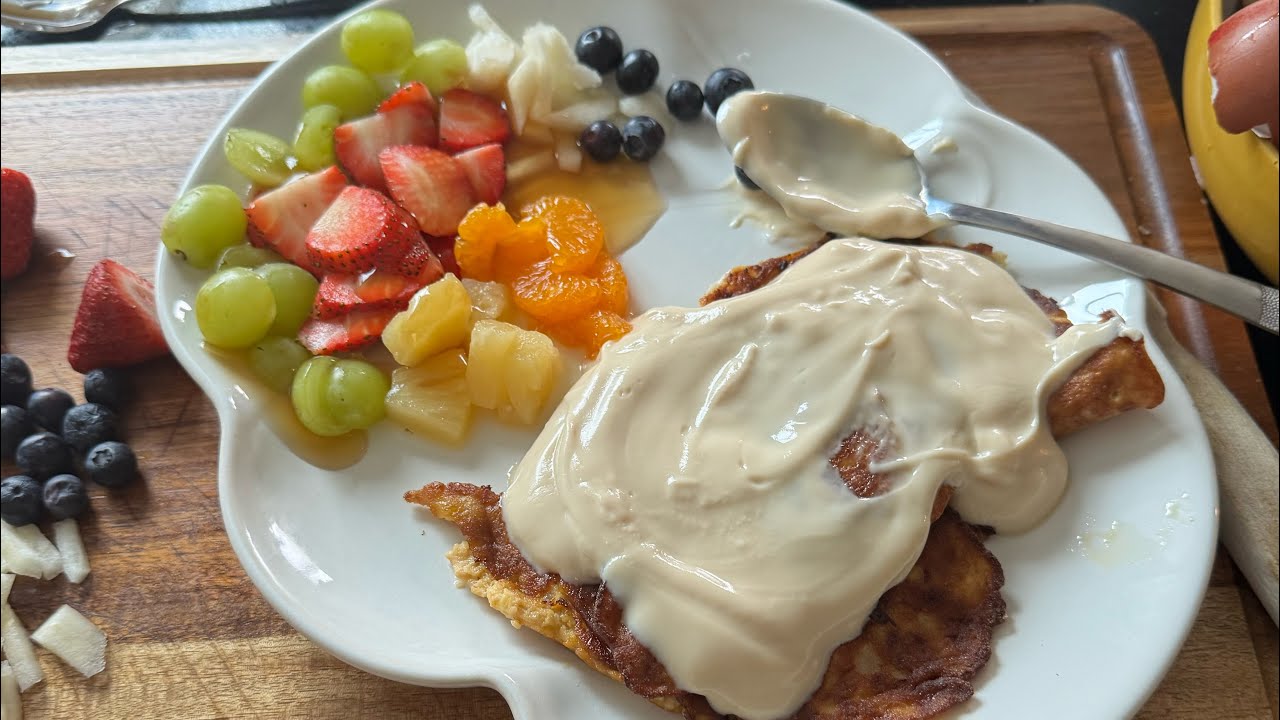 Slimming world fruit pancakes for breakfast = 1 swip for all of this 😋