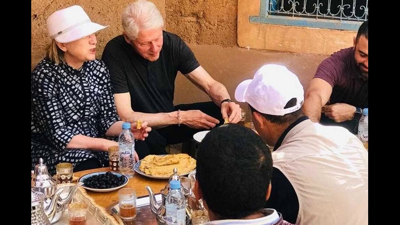هل يجوز للمسلم أن يأكل مع الكافر في إناء واحد