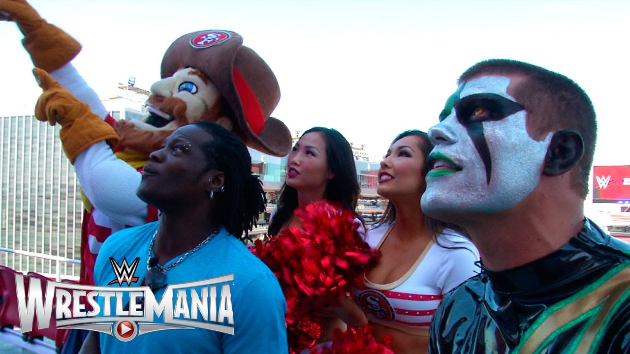 R-Truth and Stardust have a big screen “WWE 2K15” battle at Levi’s® Stadium