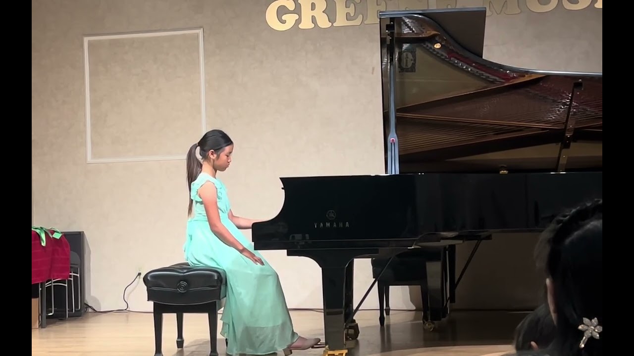 Alice performed October by Pyotr Ilyich Tchaikovsky