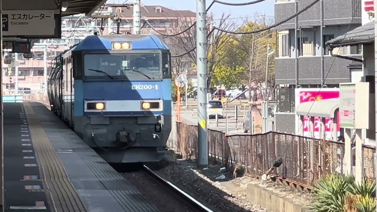 JR貨物EH200形1号機(トップナンバー)＋タキ4両がJR行田駅1番線を通過するシーン 2026.2.23