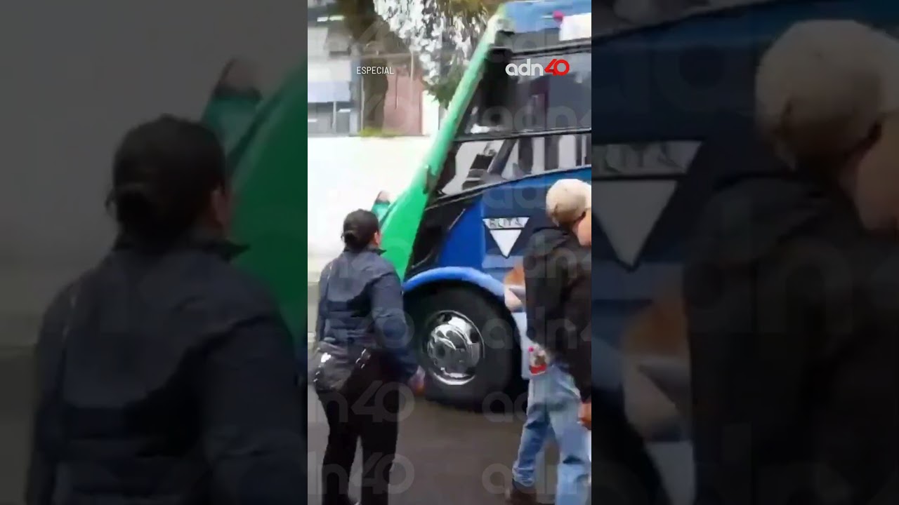 Camión de transporte público choca contra varios vehículos al intentar huir de una confrontación