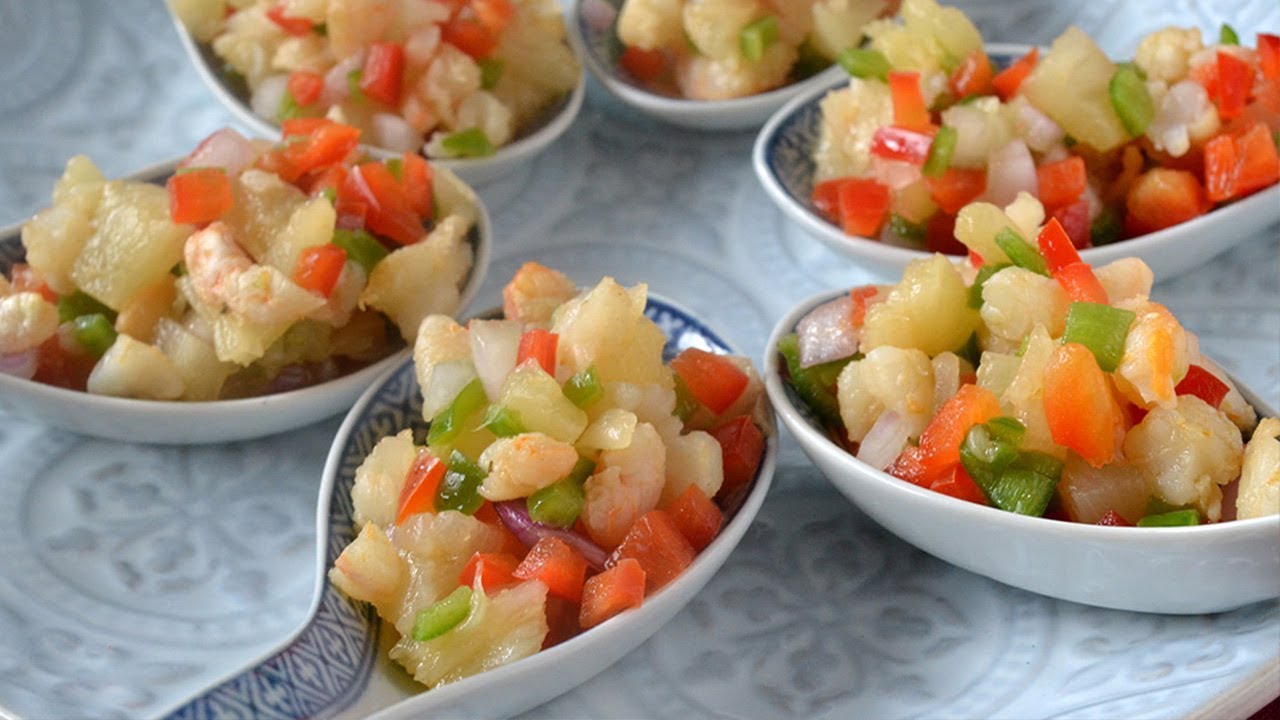 Cucharitas de gambitas y piña, entrante ideal para Navidad. Receta fácil y deliciosa