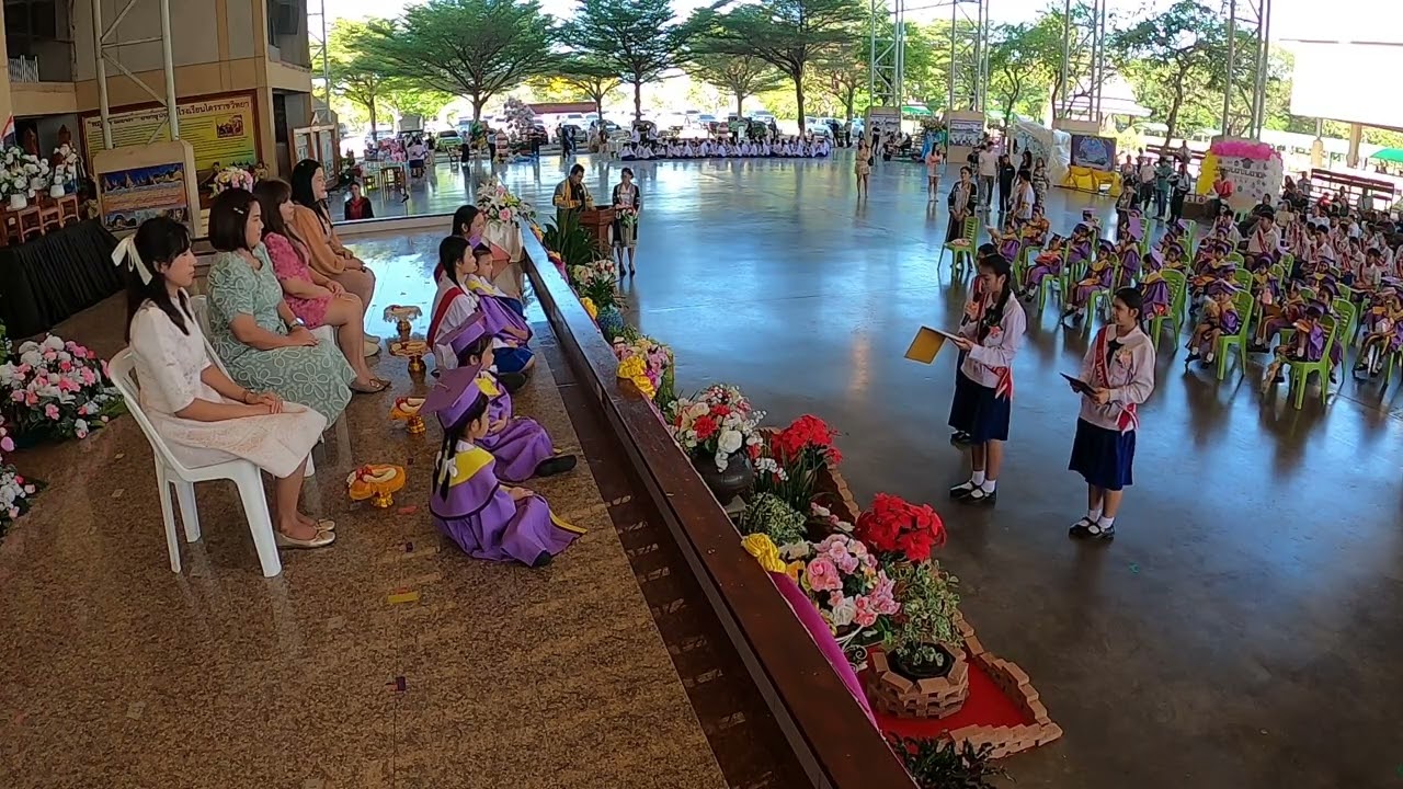 ตัวแทนนักเรียนกล่าวขอบคุณโรงเรียนและผู้ปกครอง 3 ภาษา พิธีมอบวุฒิบัตรนักเรียน ปีการศึกษา 2568