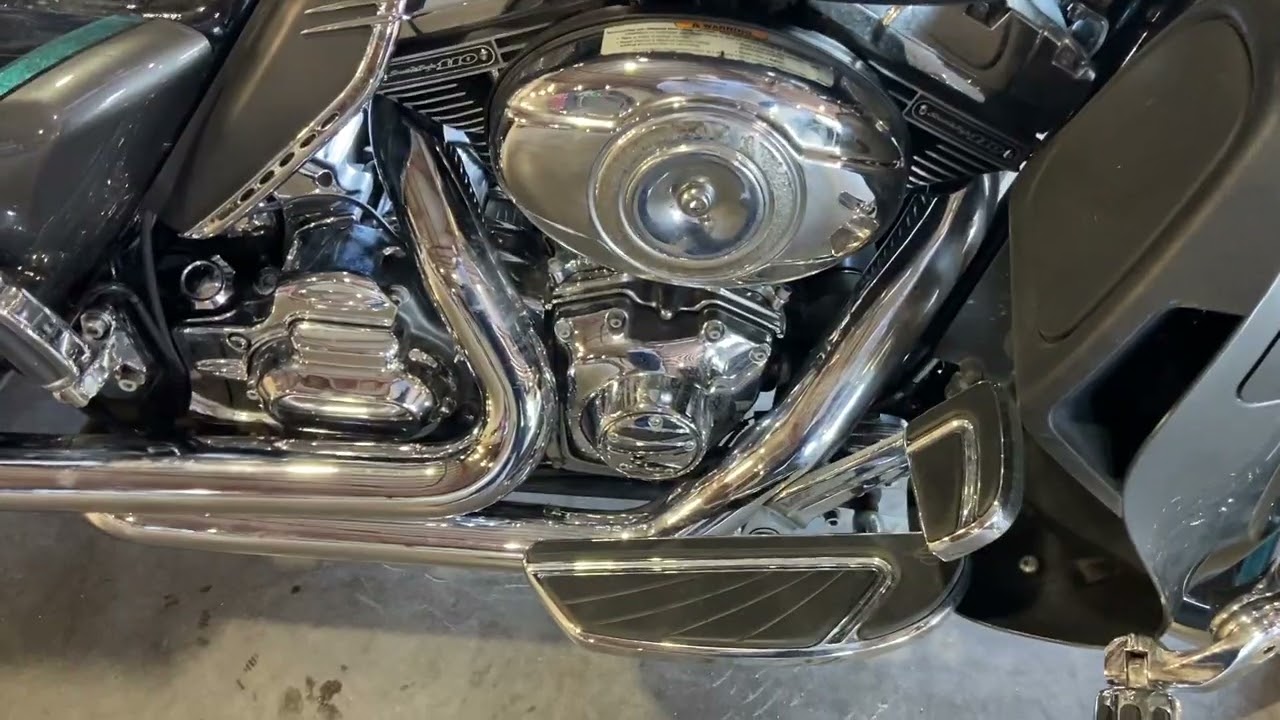 147027 - 2015 Harley-Davidson CVO Limited (FLHTKSE) - 110CI Screamin' Eagle V-Twin