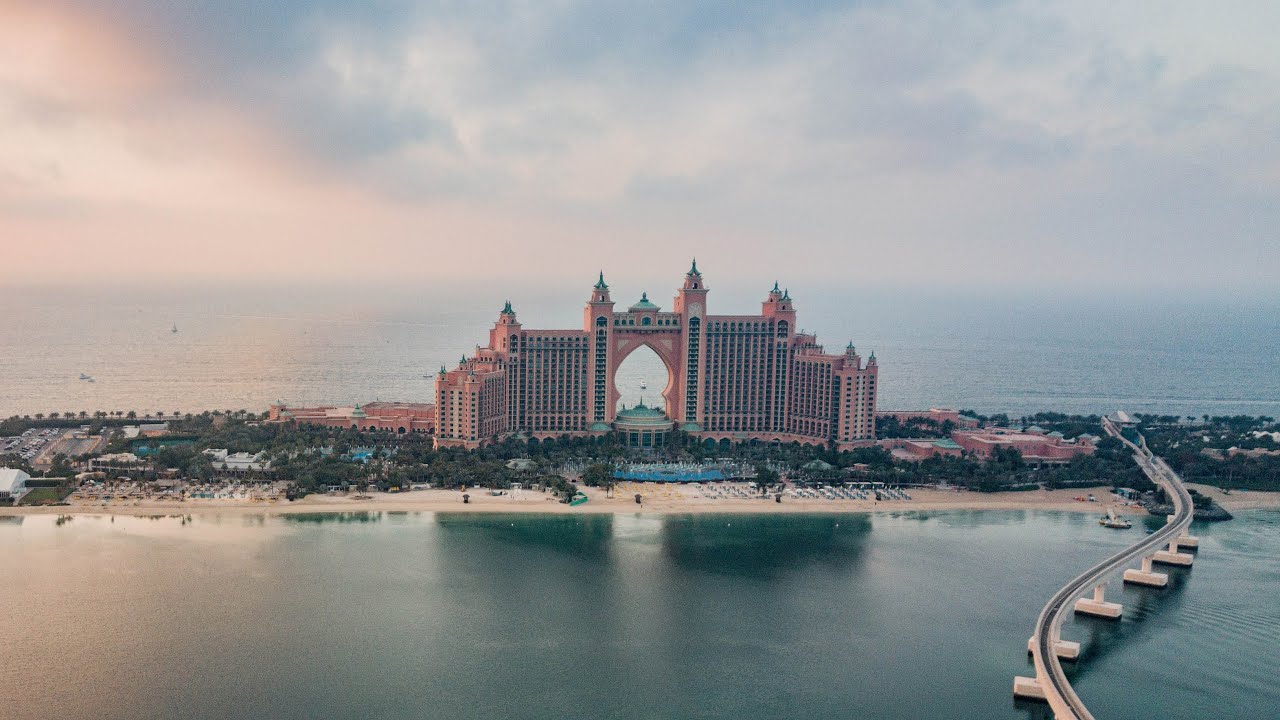 Palm Jumeirah, Atlantis - Dubai [Drone 4K]