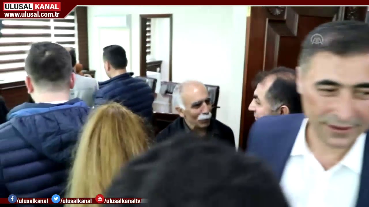 HDP'li başkan ihraç edilen eski başkanla makama geçti