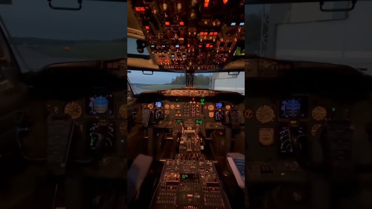 Boeing 737-300 Incredible Cockpit View
