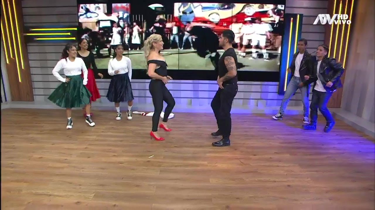 Conductores de ATV Noticias Matinal sorprenden con baile por Halloween
