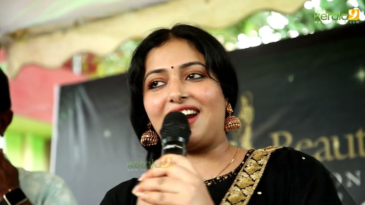 Anu Sithara in New Stylish Black Dress at Le Beaute Adoor inauguration | അനു സിതാര - Kerala9.com