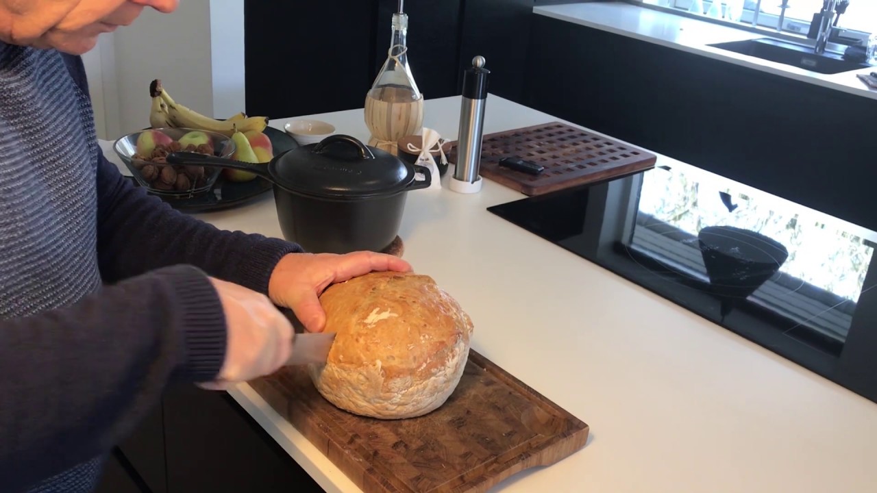 Bon-fire - Bagning af Grydebrød i støbejernskasserolle